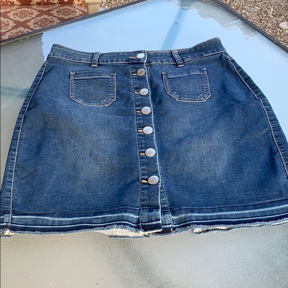 Guess skirt size Large